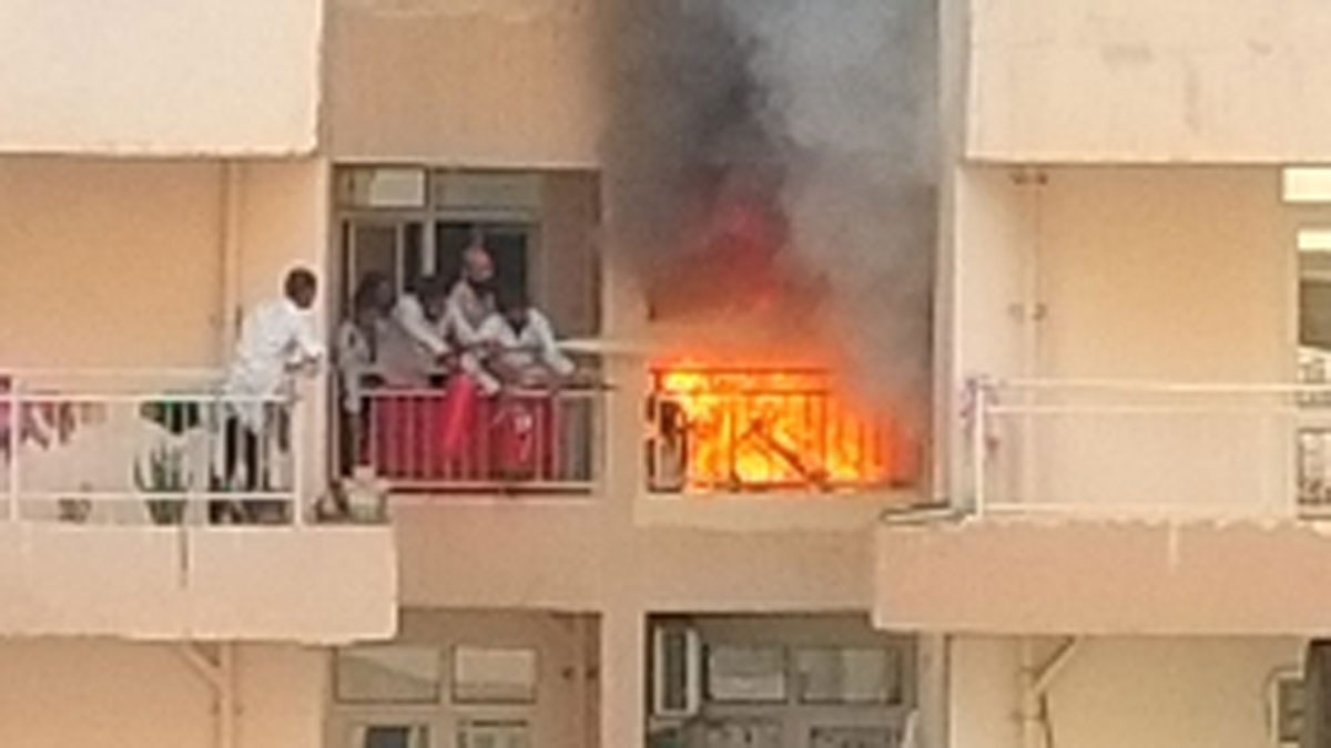 सुपरटेक इको विलेज-2 सोसायटी में लगी भीषण आग