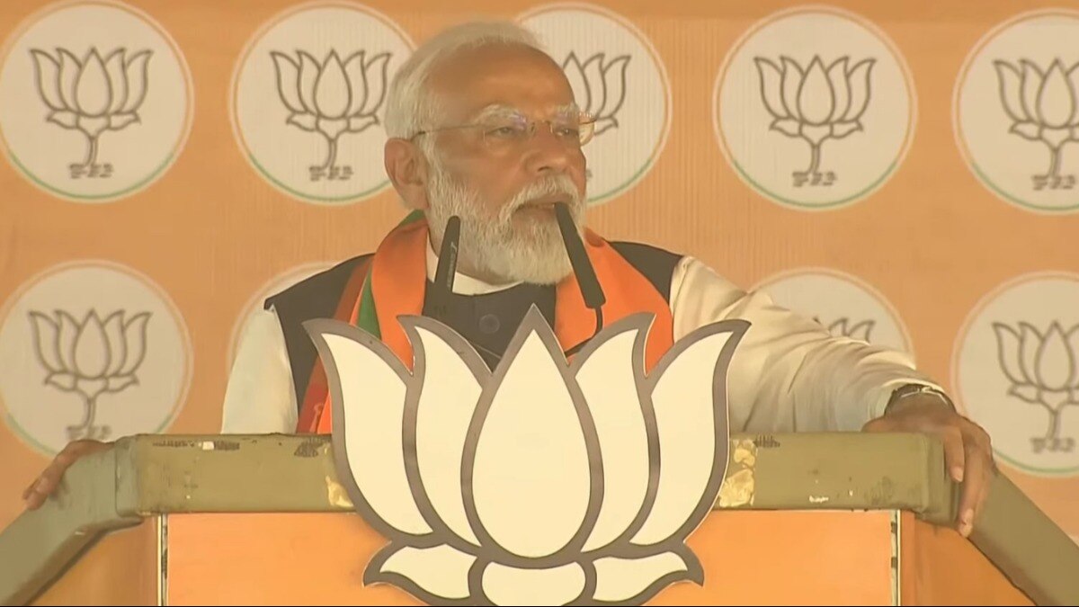बिहार के पूर्णिया में जनसभा को संबोधित करते पीएम मोदी.