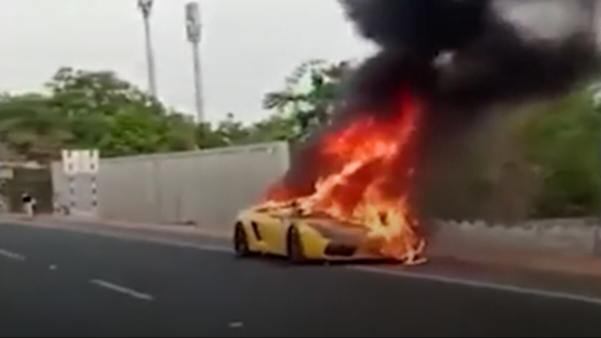 डीलर ने लेंबोर्गिनी को लगाई आग. 