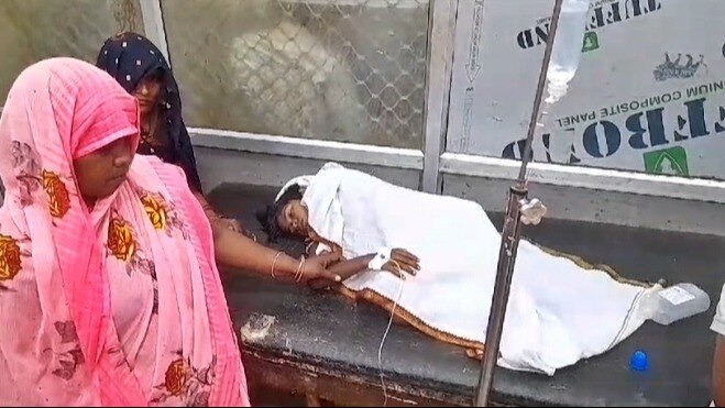 सुल्तानपुर: अस्पताल में भर्ती बीमार बच्चे 