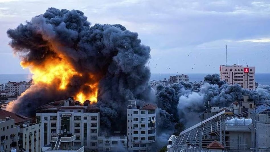 इजरायल ने किए एक के बाद धमाके, 42 फिलिस्तीनियों की मौत
INTERNATIONAL NEWS Israel carried out blasts one after the other, 42 Palestinians died