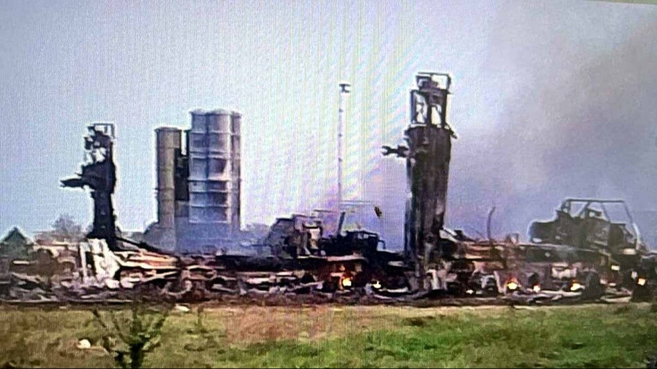 Russia Fails S-400 के बावजूद रूस कैसे चूक गया? यूक्रेन ने सबसे बड़ा ड्रोन हमला कर मचाई सनसनी 9 S-400 Destroyed: रूस ने जो 'रक्षा कवच' भारत को दिया, उसे यूक्रेन की मिसाइलों से नहीं बचा पाया - Ukaraine Destroyed Russian S 400 Triumph Air Defence System By Using Ballistic And