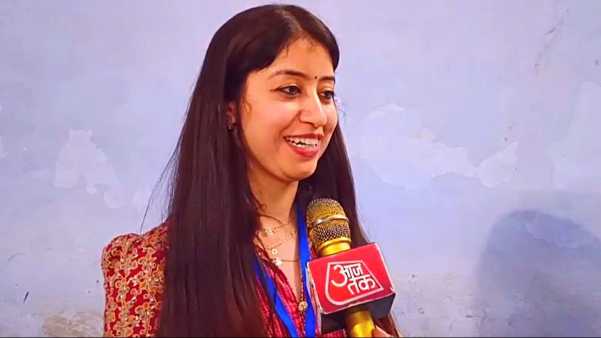 पोलिंग ऑफिसर ईशा अरोड़ा.