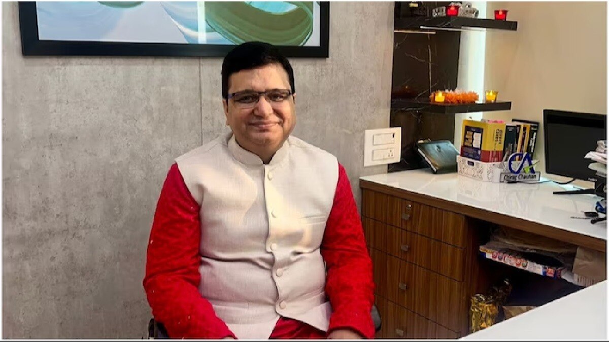 IAS अफसरों को लेकर CA चिराग चौहान की पोस्ट वायरल हो गई है (फोटो:CAचिराग/एक्स)