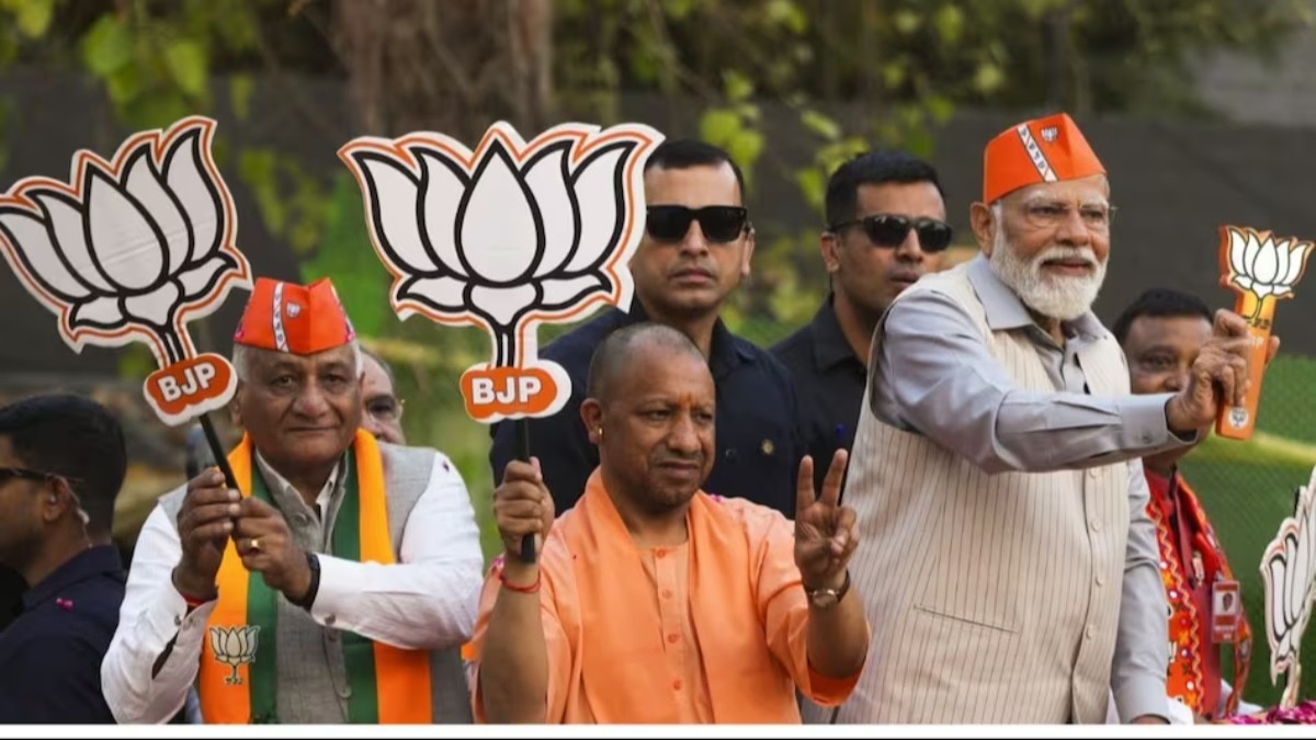 वीके सिंह , योगी आदित्यनाथ और नरेंद्र मोदी गाजियाबाद में रोड शो करते 