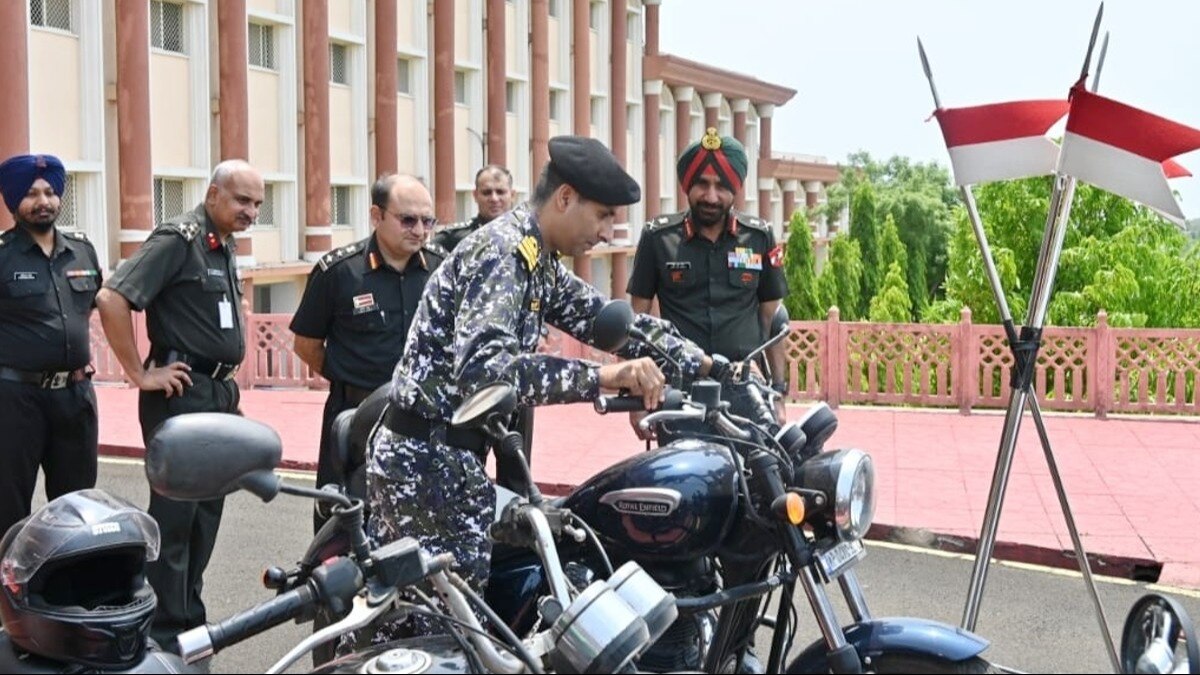 भारतीय नौसेना मोटर बाइक अभियान दल भोपाल पहुंचा.