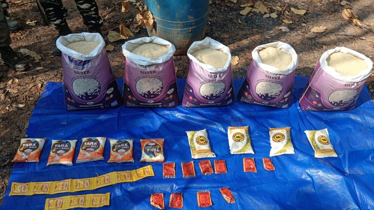 नक्सल विरोधी अभियान में तीन आईईडी बम बरामद, राशन सामग्री भी जब्त