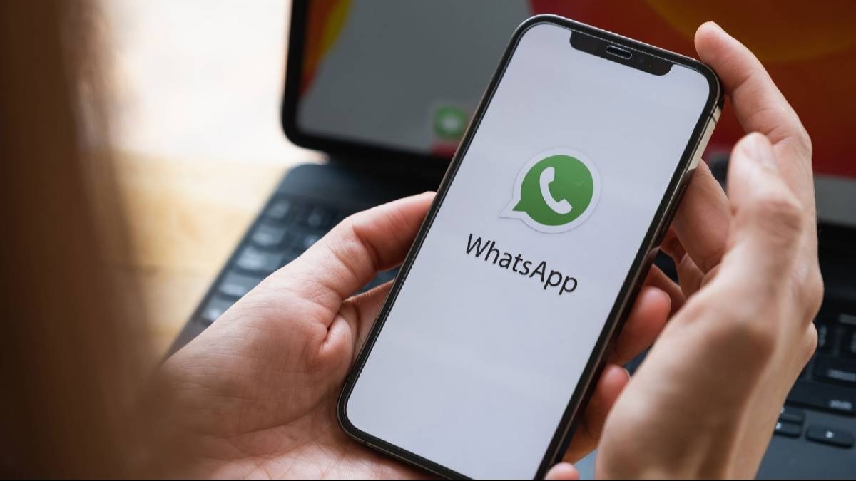 WhatsApp पर सभी मैसेज और कॉल्स एंड-टू-एंड एन्क्रिप्टेड होती हैं.
