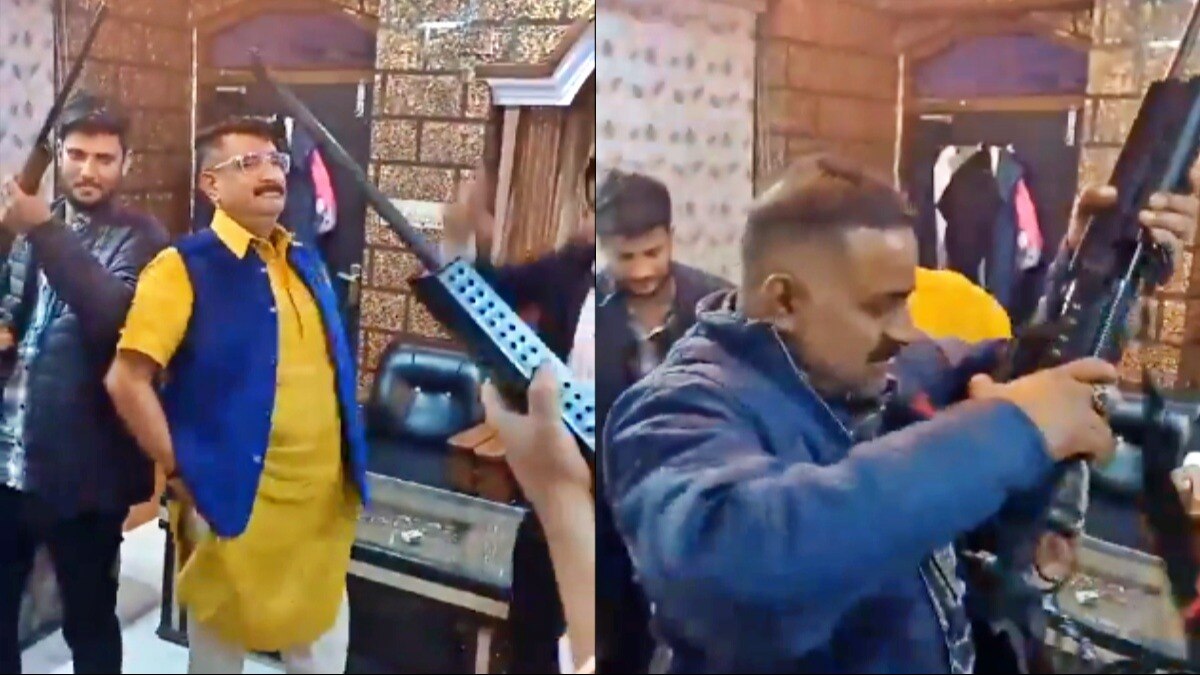 कानपुर में असलहों का प्रदर्शन 