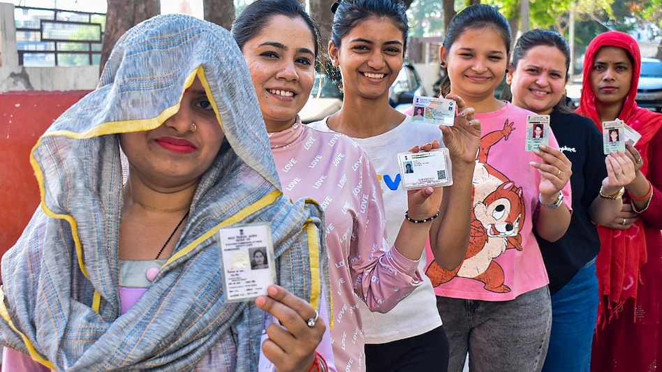 मतदान का डेटा प्रकाशित होने में क्यों लग जाता है समय? जानिए चुनाव आयोग की क्या होती है पूरी प्रक्रिया - Why does it take time to publish voting data Know what