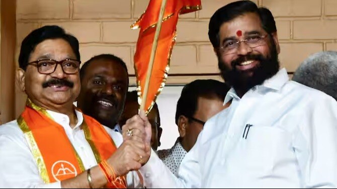 रवींद्र वायकर मार्च में शिंदे गुट में हुए थे शामिल