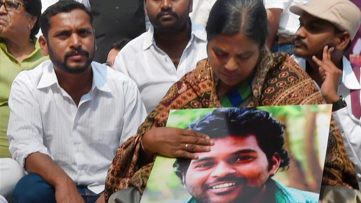 रोहित वेमुला की मां राधिका वेमुला