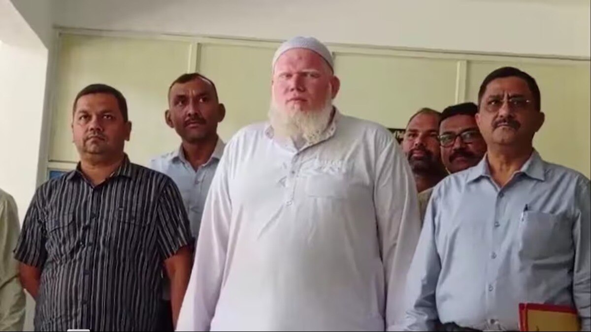 सूरत क्राइम ब्रांच की गिरफ्त में आरोपी.