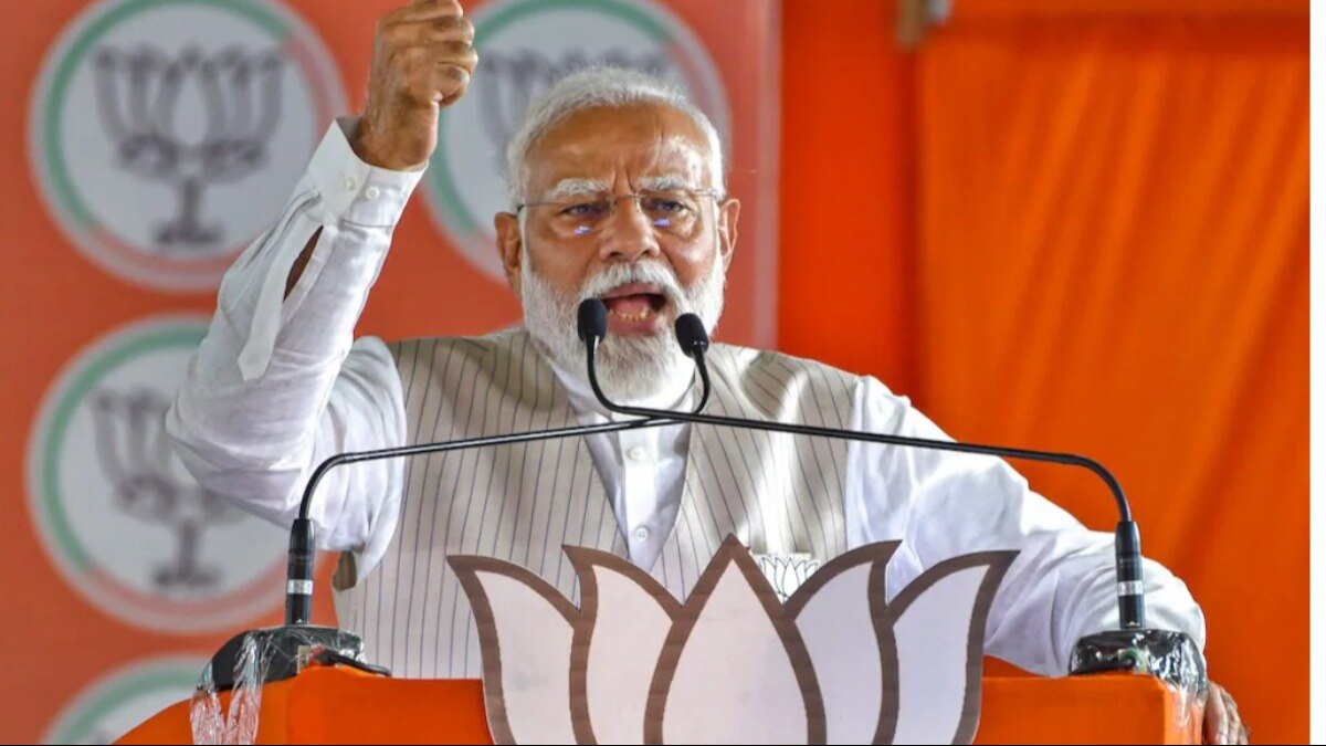 पीएम मोदी ने लखीमपुर खीरी के धौरहरा में बीजेपी प्रत्याशी रेखा वर्मा के समर्थन में रैली की. (Photo: X/@BJP4India)