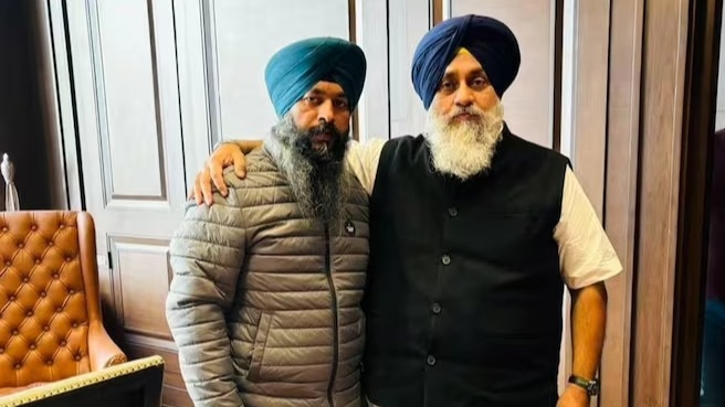 SAD चीफ सुखबीर सिंह बाद के साथ हरदीप सिंह