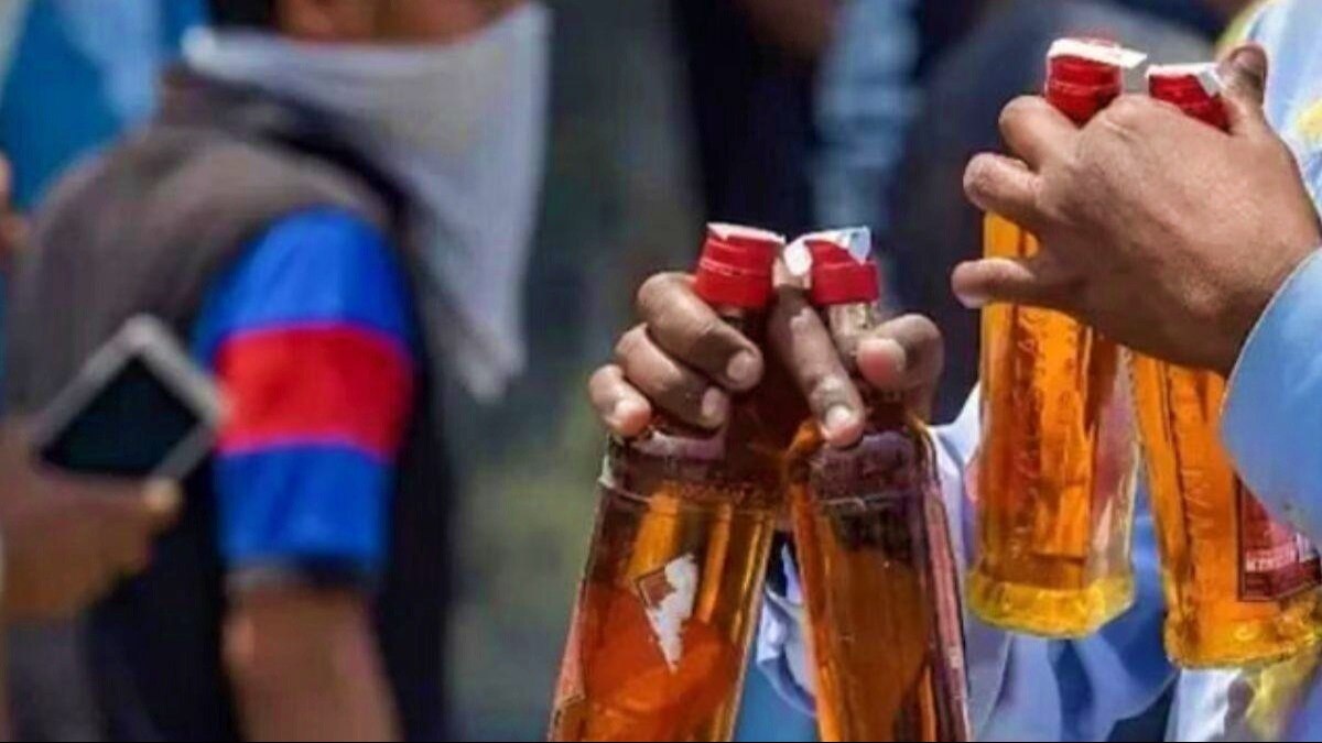 कानपुर: स्कूल के बगल में था ठेका 