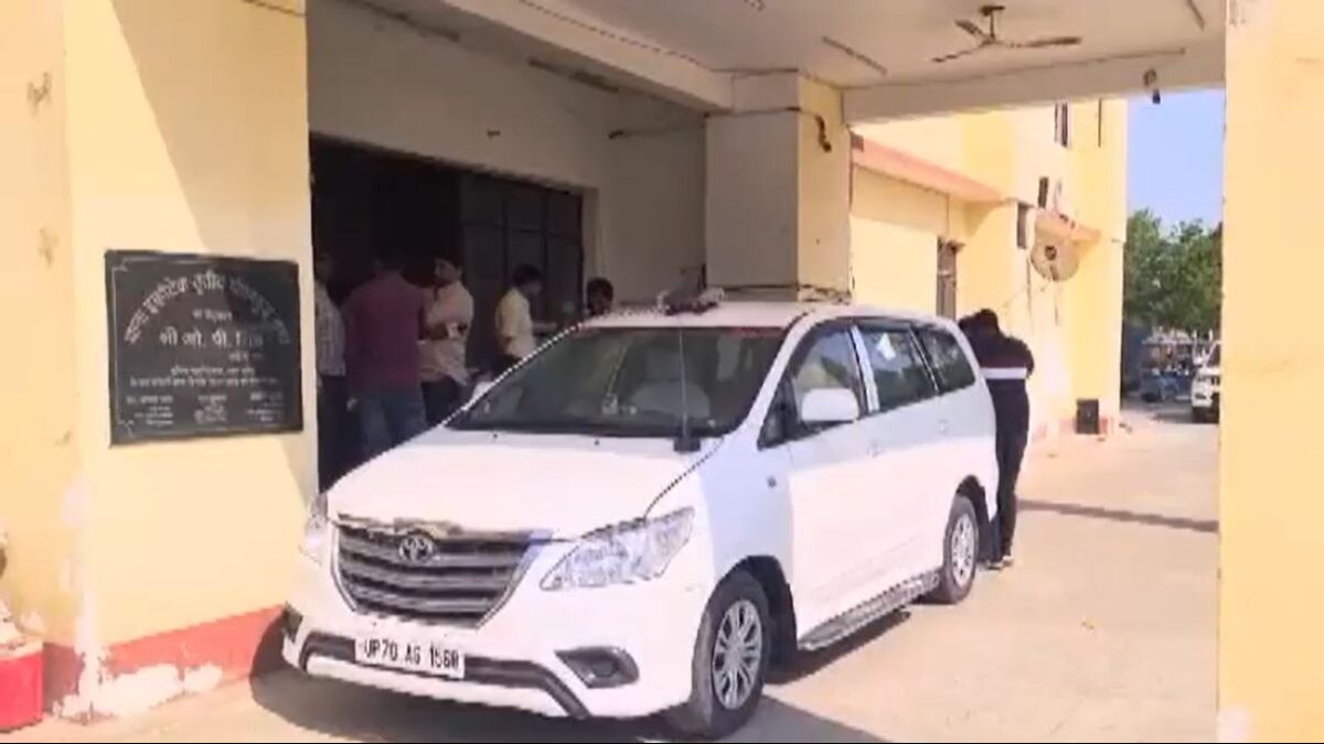 मामले की जांच करने पहुंची टीम.