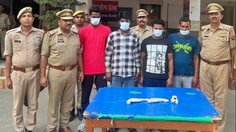 bijnor police constable arrest firing