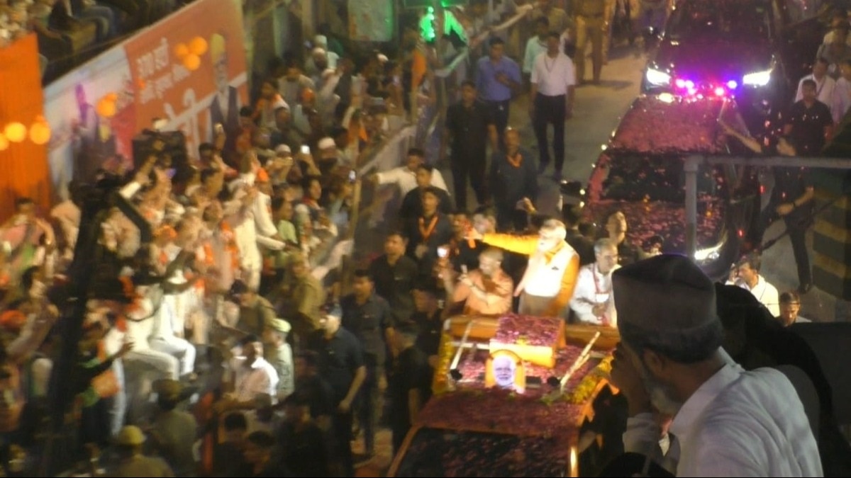 प्रधानमंत्री के स्वागत करते बनारस की जनता.