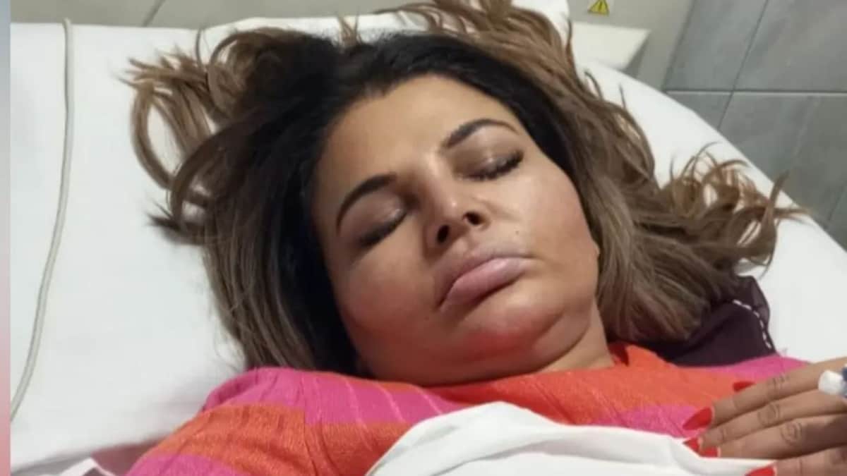 Rakhi Sawant को क्या हुआ? सोशल मीडिया पर तस्वीर वायरल, फैंस परेशान - Rakhi Sawant hospitalized due to serious heart problem report tmovp - AajTak