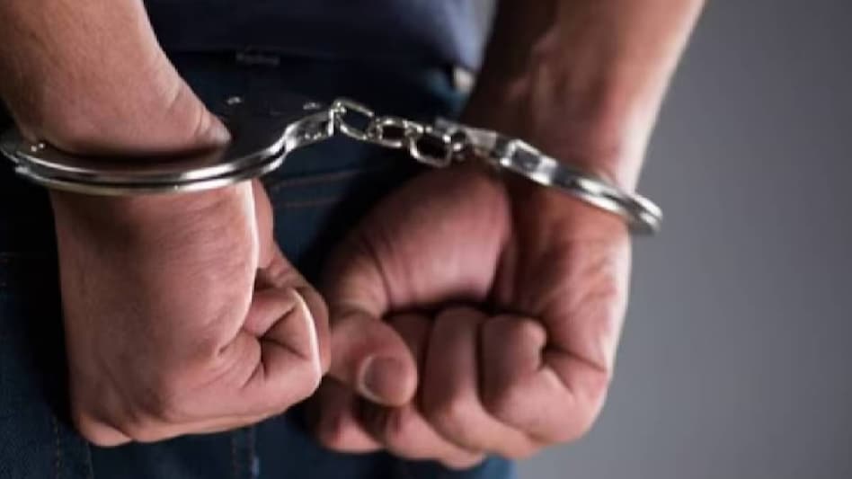 लड़की ने शादी से किया इनकार तो युवक ने काटी कलाई, पुलिस ने किया गिरफ्तार लड़की ने शादी से किया इनकार तो युवक ने काटी कलाई, पुलिस ने किया गिरफ्तार