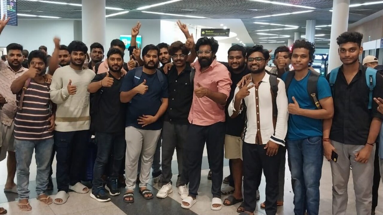 कंबोडिया से भारत लौटा 60 भारतीय नागरिकों का पहला बैच, नौकरी के नाम पर मिला था धोखा - Cambodia job scam India Embassy Says 60 Indians Rescued from fraudulent employers return home NTC - AajTak