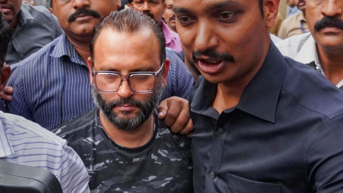 पुलिस ने पुणे कांड के नाबालिग आऱोपी के पिता की हिरासत बढ़ाने की मांग की (फोटो- पीटीआई)