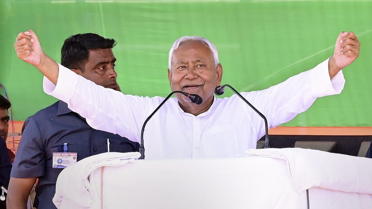 नीतीश कुमार की दनियावां रैली में फिर से जुबान फिसली (फोटो- PTI)