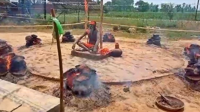 बिजनौर: तपती धूप में तपस्या करते बाबाजी 