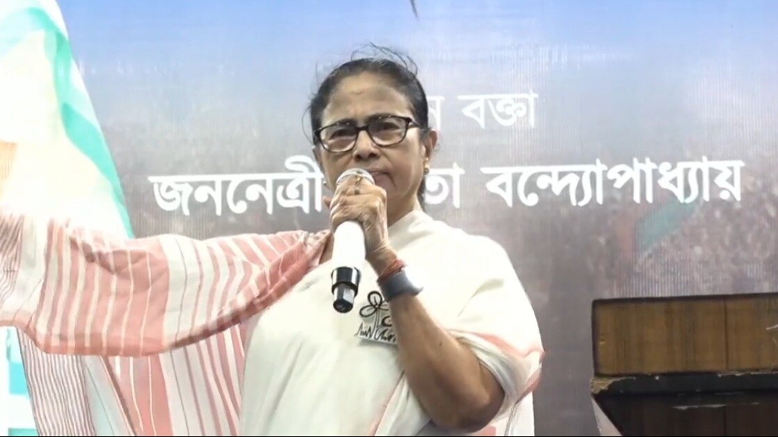 पश्चिम बंगाल की CM ममता बनर्जी.