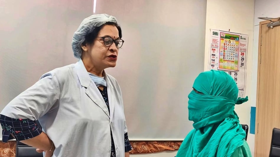 डॉक्टर ने ऑपरेशन कर पेट से निकाले ढाई किलो बाल