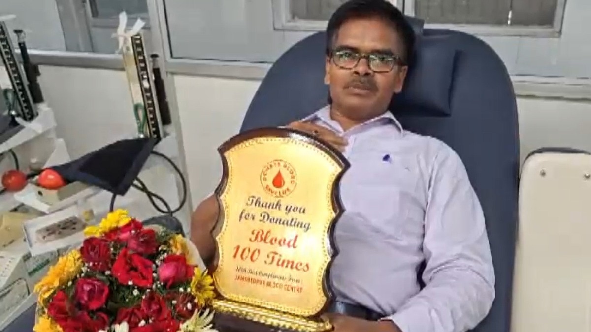 जमशेदपुर में सबसे कम उम्र में 100 बार ब्लड डोनेशन का रिकॉर्ड बनाने वाले क्रांति कुमार.