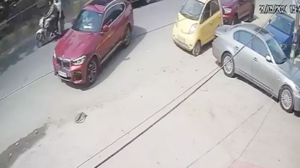 BMW से आए बदमाश और लूट ले गए Audi