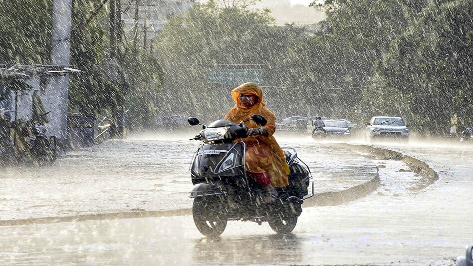 Monsoon Updates: मध्य प्रदेश में 15 जून को पहुंचेगा दक्षिण-पश्चिम मॉनसून, जानें आपके राज्य में कब होगी एंट्री - southwest monsoon likely to arrive in MP by 15 june said by imd