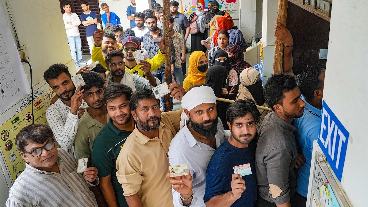 एनडीए और इंडिया ब्लॉक को मिलने वाले ओबीसी वोट बढ़ने का अनुमान है. (फाइल फोटो-PTI)