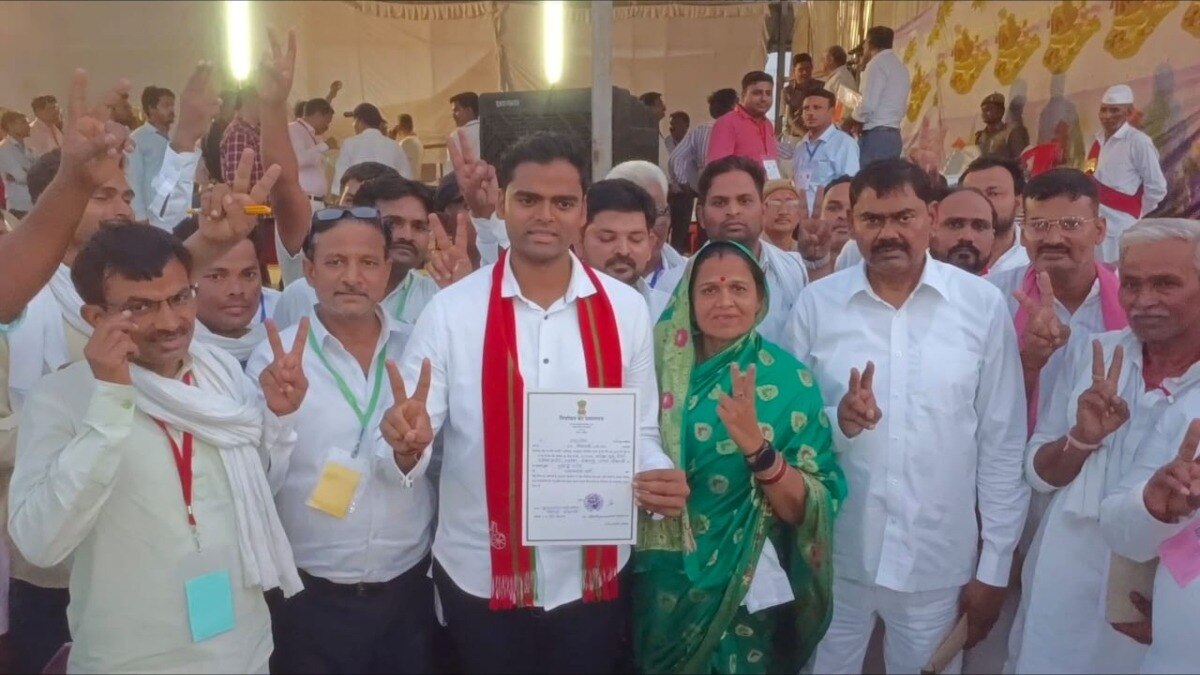  समाजवादी पार्टी के पुष्पेंद्र सरोज जीते.