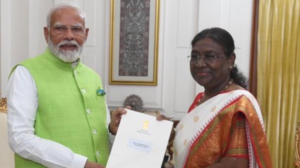 नरेंद्र मोदी ने राष्ट्रपति द्रौपदी मुर्मू को पीएम पद से अपना इस्तीफा सौंपा.