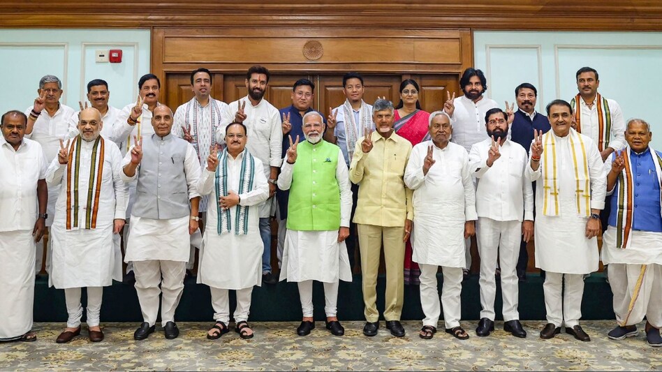 NDA की बैठक में शामिल नेता