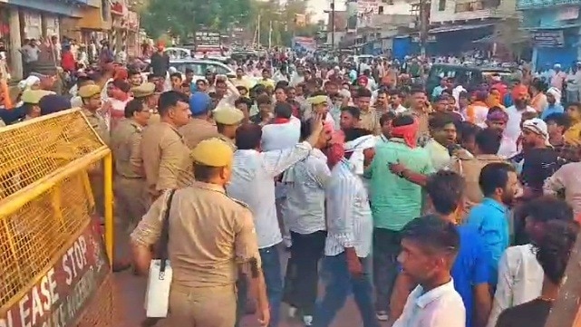 धौरहरा में मतगणना स्थल के बाहर हंगामा 