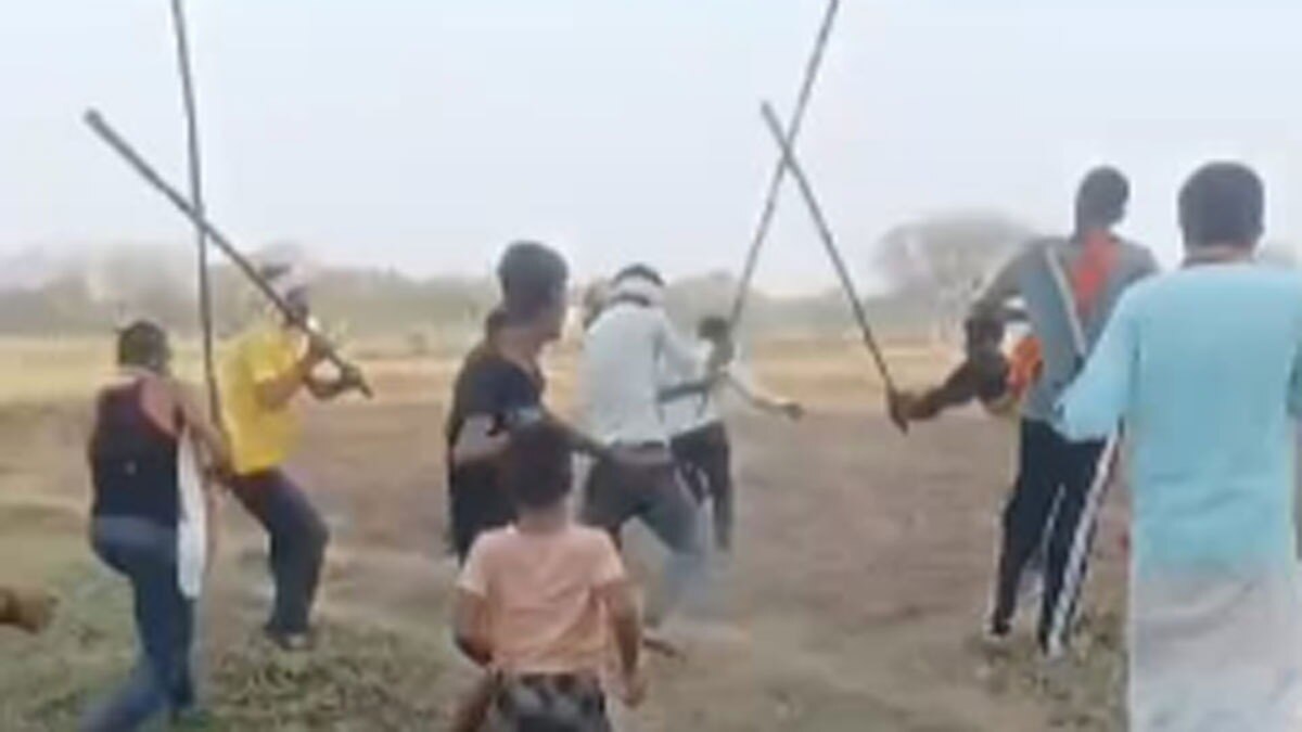 दो पक्षों में जमकर हुई मारपीट 