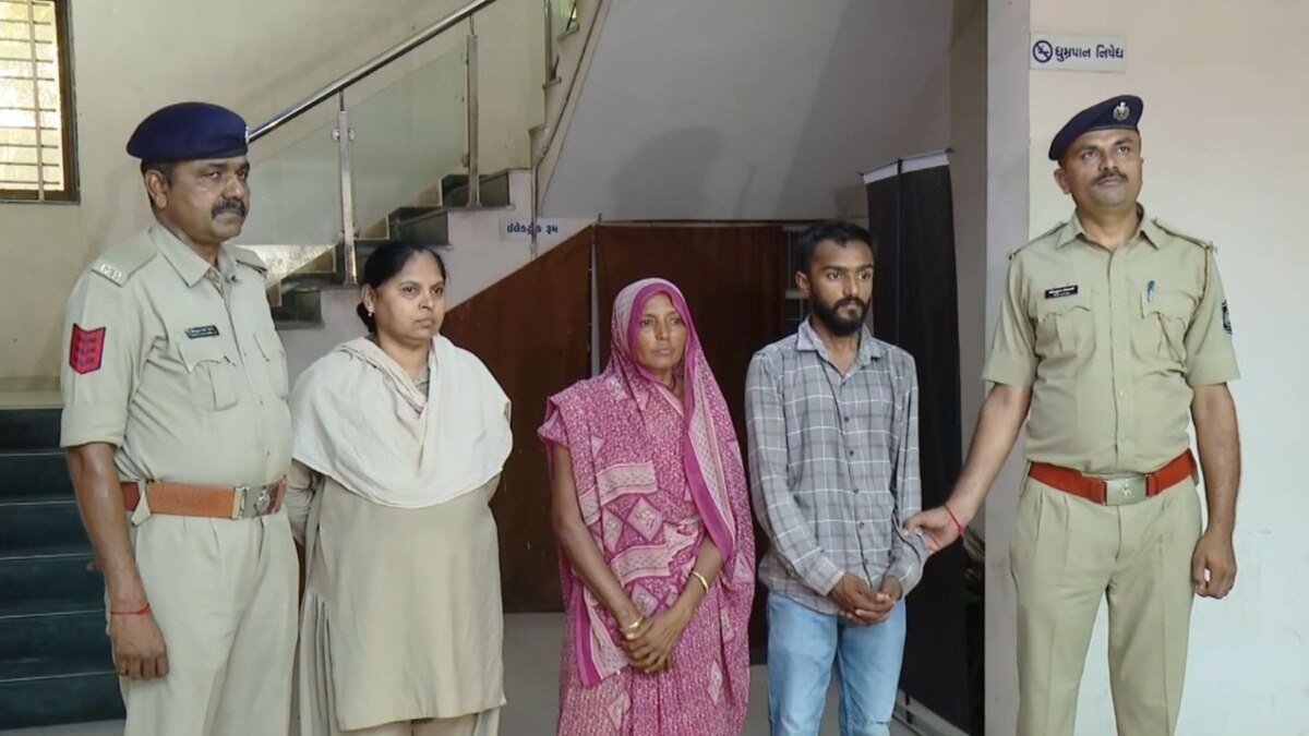 पुलिस की गिरफ्त में आरोपी मां-बेटा.