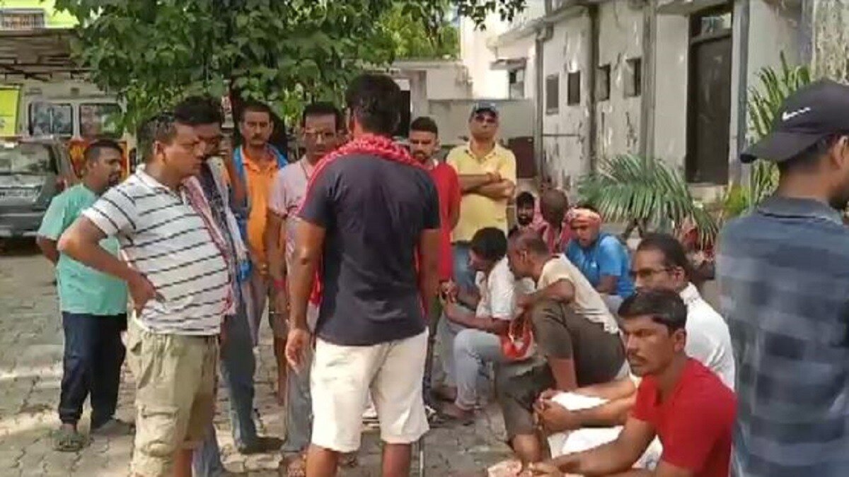 अमरोहा में सड़क हादसे में चार लोगों की मौत