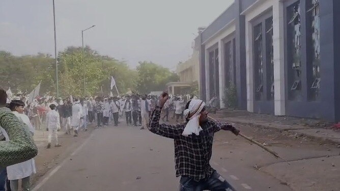 छत्तीसगढ़ के बलौदा बाजार में सतनामी समाज का उग्र प्रदर्शन, कलेक्टर-एसी ऑफिस में लगाई आग – Fierce demonstration of Satnami community in Balodabazar Chhattisgarh ntc