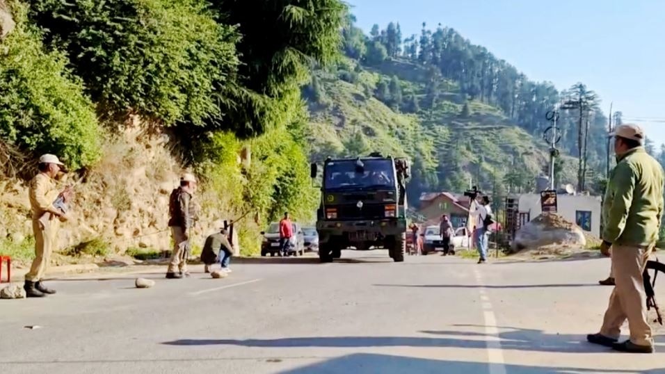 रियासी आतंकी हमले के बाद जम्मू-कश्मीर में सुरक्षाबलों ने बड़े पैमाने पर सर्च ऑपरेशन शुरू कर दिया है (फोटो- PTI)