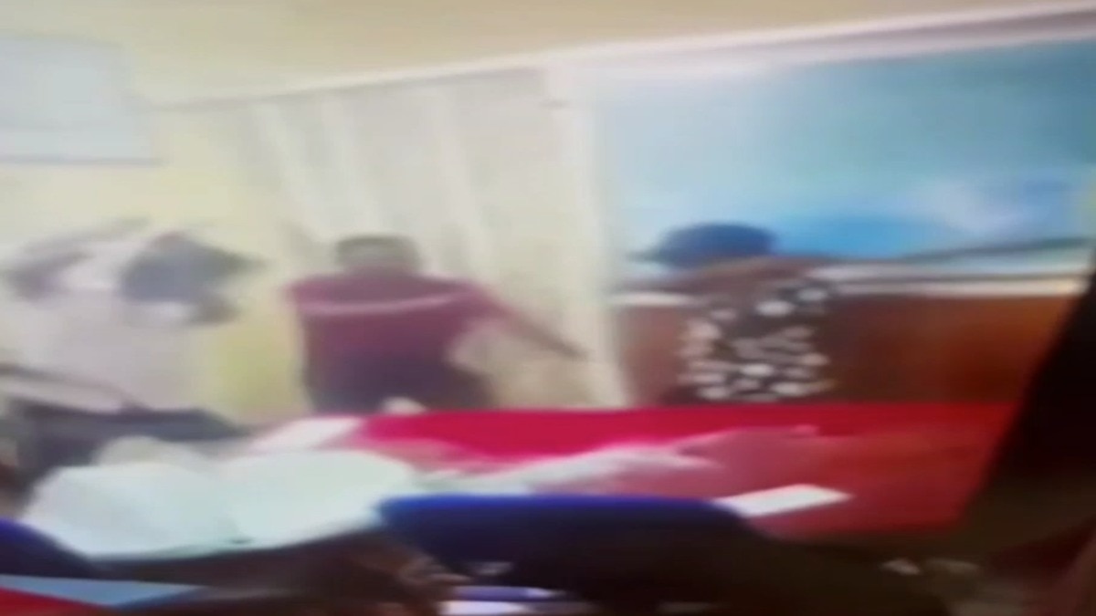 पूर्व छात्र ने प्रोफेसर पर किया जानलेवा हमला.