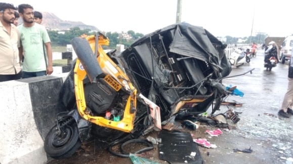 नागपुर: बस ने ऑटो को मारी टक्कर. 