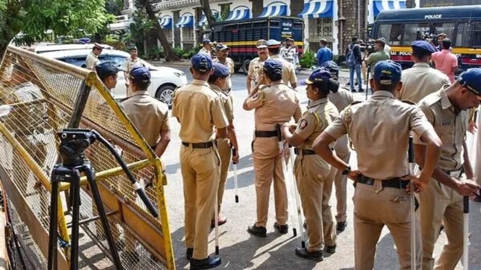 मुंबई में 50 से अधिक अस्पतालों... हिंदुजा कॉलेज को मिली बम से उड़ाने की धमकी - More than 50 hospitals in Mumbai and Hinduja College received bomb threat ntc - AajTak