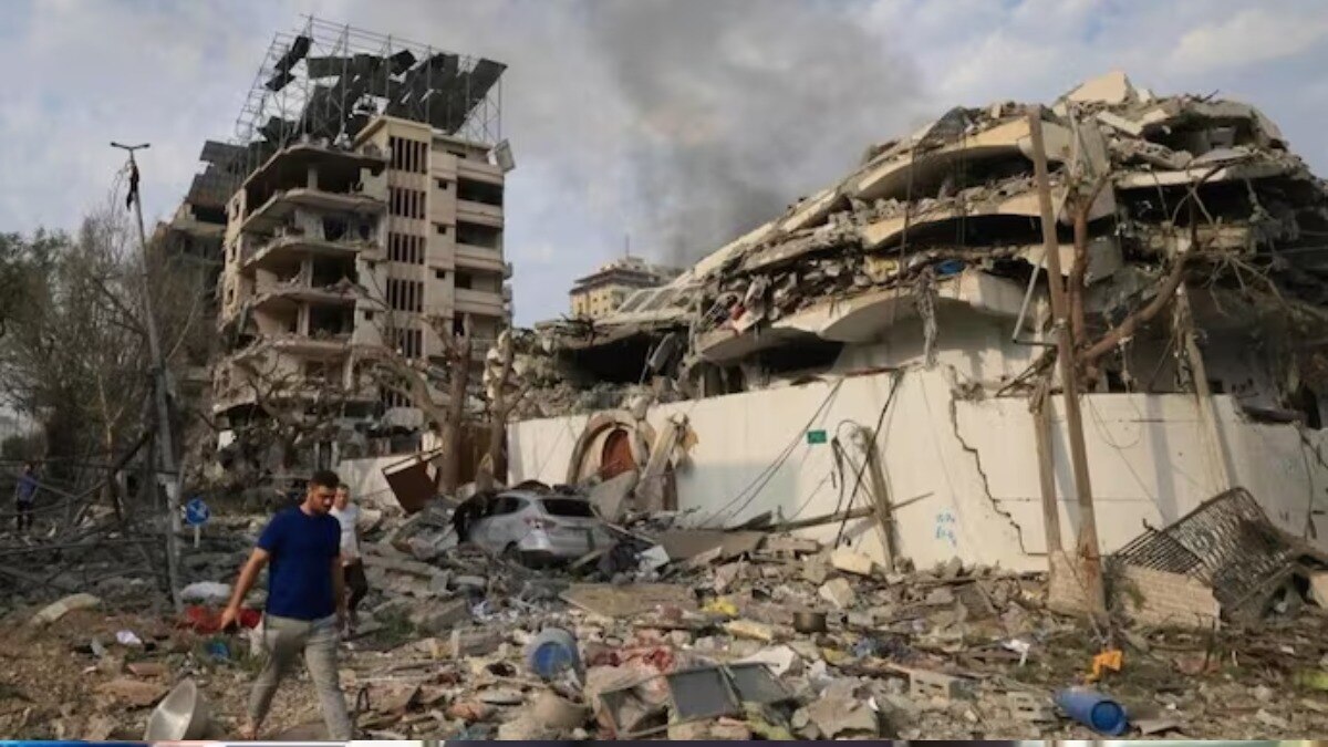 गाजा में इजरायल ने भारी बमबारी की है.