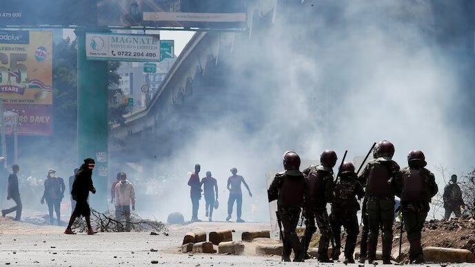 केन्या में टैक्स वृद्धि को लेकर विरोध प्रदर्शन हो रहे हैं