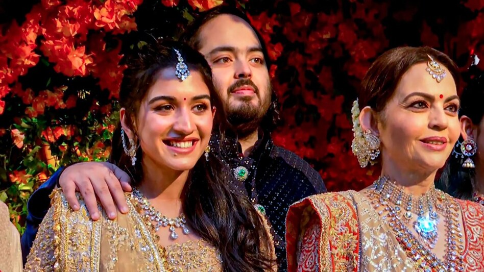 Anant-Radhika Wedding: नीता अंबानी ने बेटे की शादी के लिए खरीदी खास साड़ी, सोने-चांदी की कारीगरी, कीमत इतने लाख - Nita ambani bought Lakh Buti Saree worth 1 lac 80 thousand made